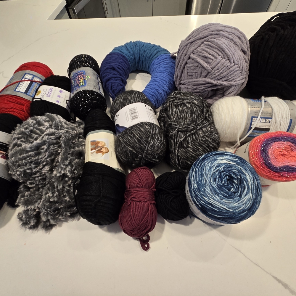 Assorted Yarn Collection in Various Colors - Picture 2 of 2